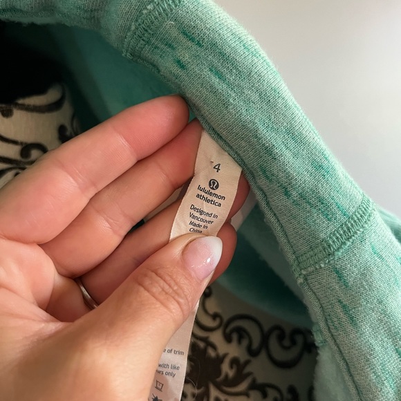 ⭐️ Lululemon Scuba - Picture 4 of 5